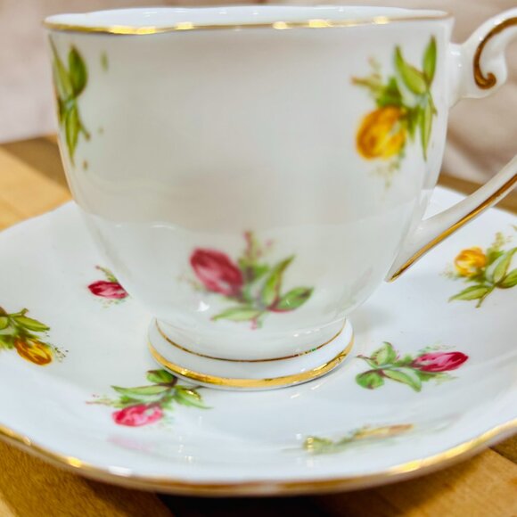 Vintage Queen Anne Bone China Tea Cup & Saucer - Picture 1 of 5
